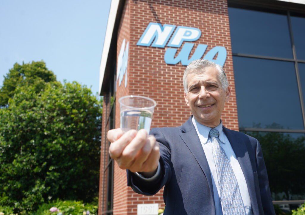 tony-belitto-k-cooper-2024-07-09 Tony Bellitto holds up a cup of water