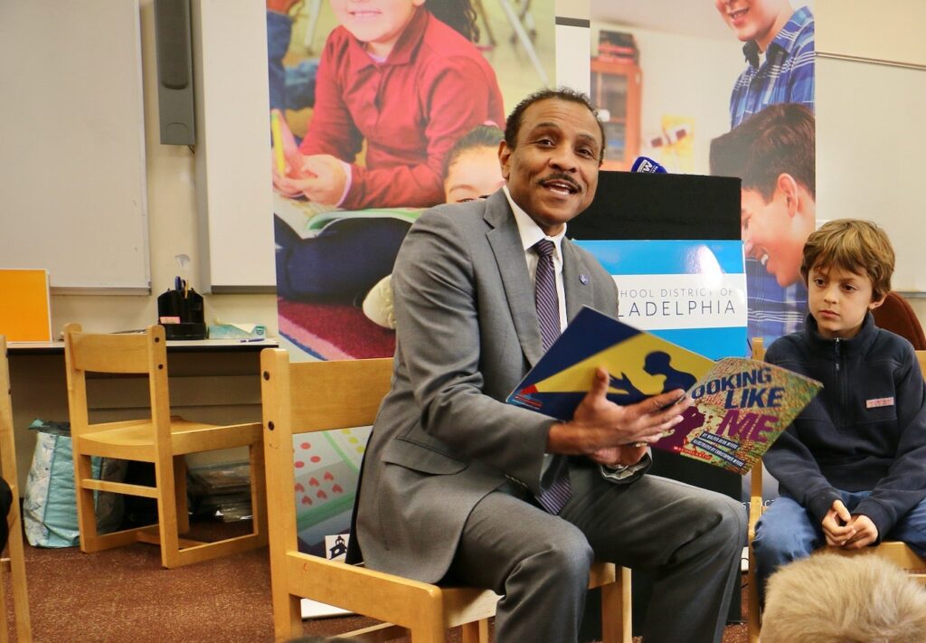 2022-12-14-tony-watlington-philadelphia-fanny-coppin-elementary-school-20-in-20-reading-program-reads2 Tony Watlington reading to a group of students