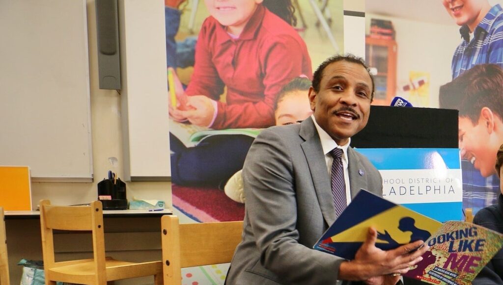 2022-12-14-tony-watlington-philadelphia-fanny-coppin-elementary-school-20-in-20-reading-program-reads2 Tony Watlington reading to a group of students
