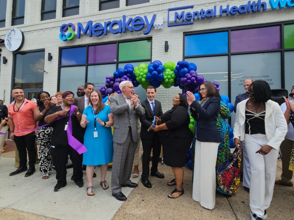 Merakey 3 Ribbon cutting