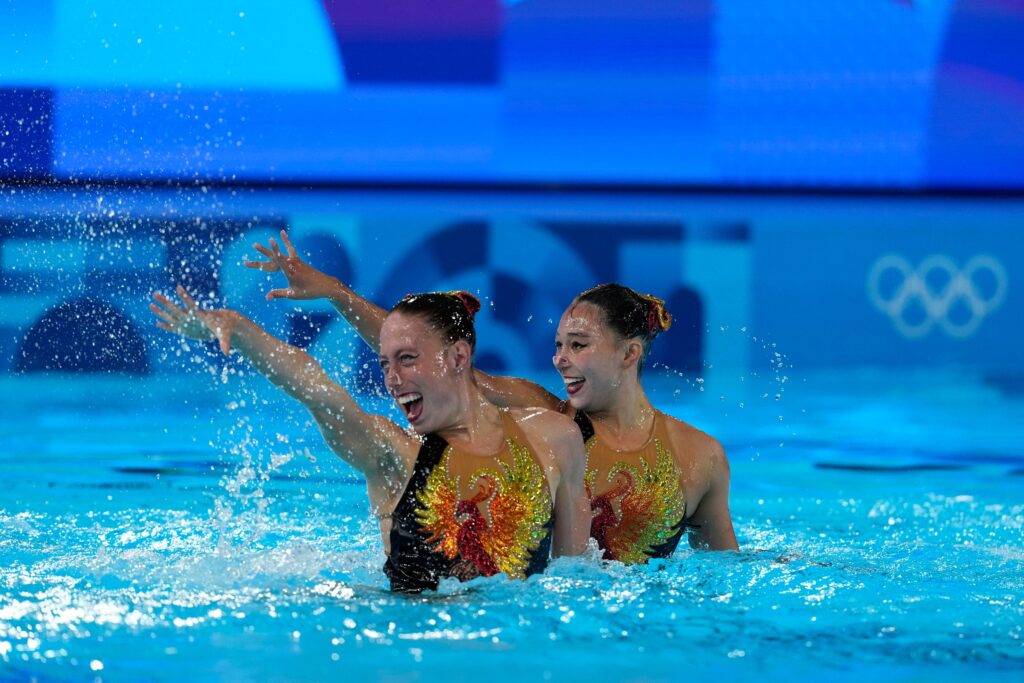 megumi-field-2024-08-10 United States' Jaime Czarkowski and Megumi Field compete in the duet free routine of artistic swimming at the 2024 Summer Olympics, Saturday, Aug. 10, 2024, in Saint-Denis, France. (AP Photo/Lee Jin-man)