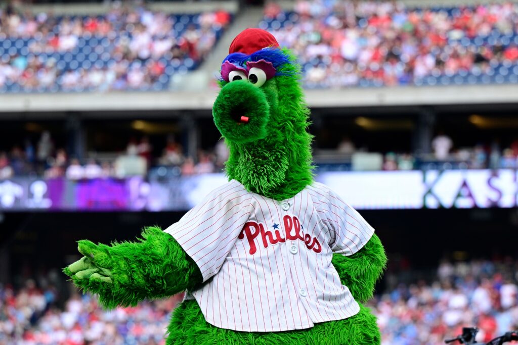 phillie-phanatic-2024-07-24 the Phillie Phanatic dancing