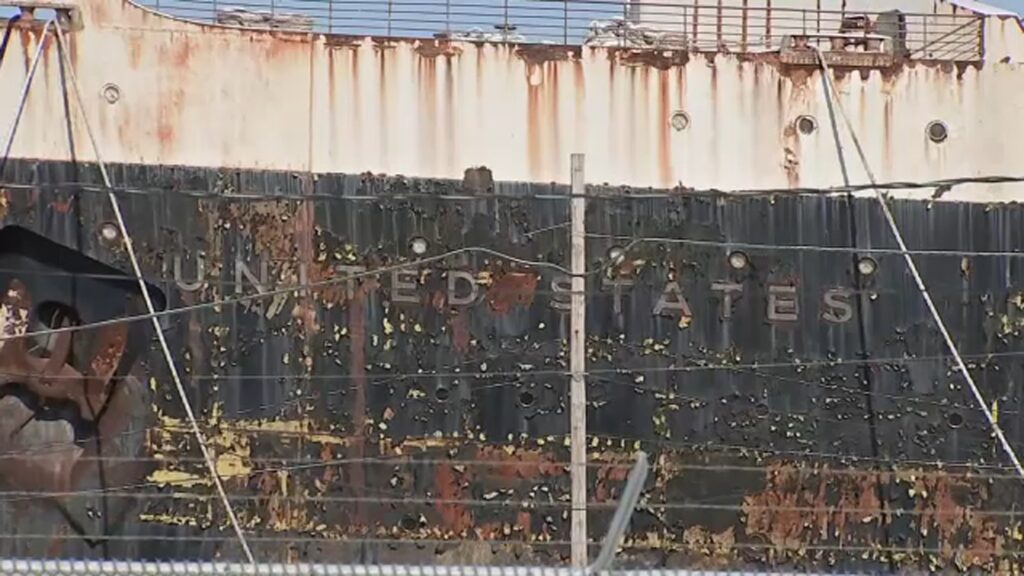 SS United States in Philadelphia port