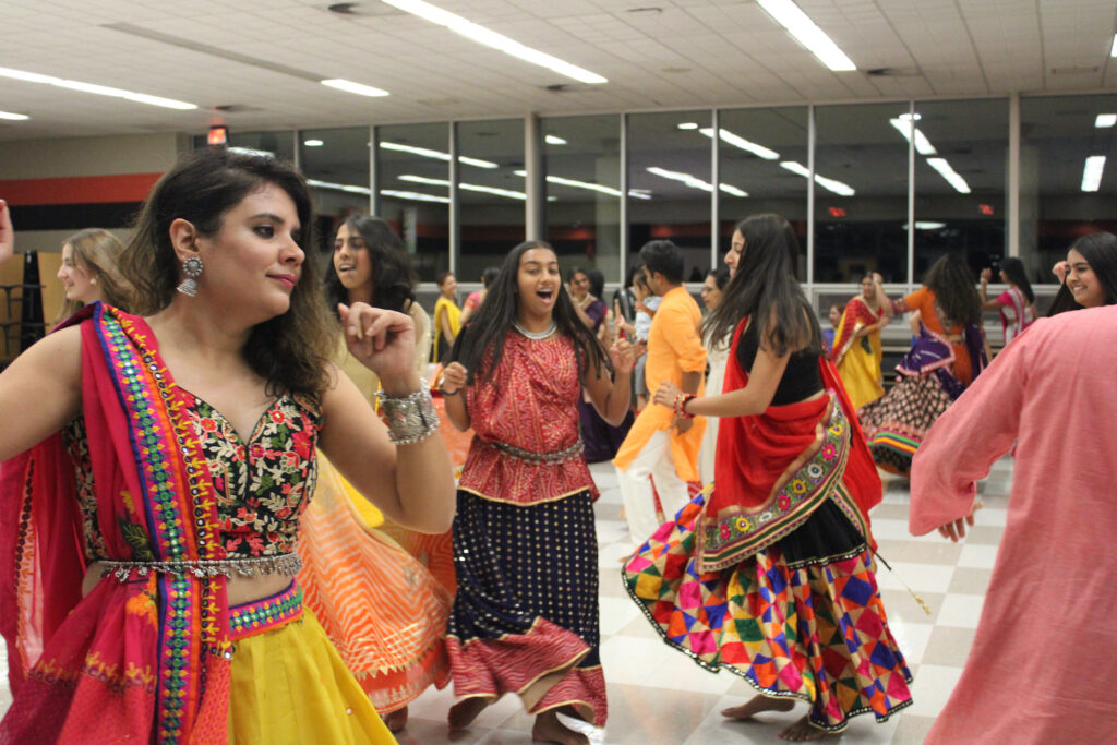 garba-2 Dancers dancing