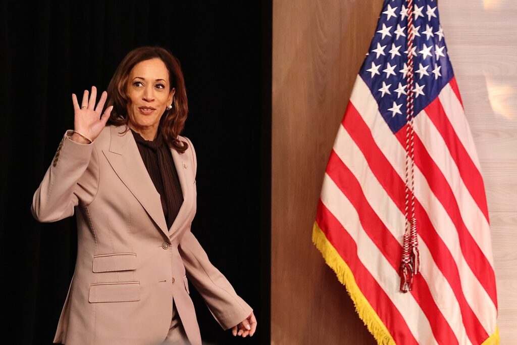 kamala-harris-whyy-2024-09-17-15 Kamala Harris enters the room