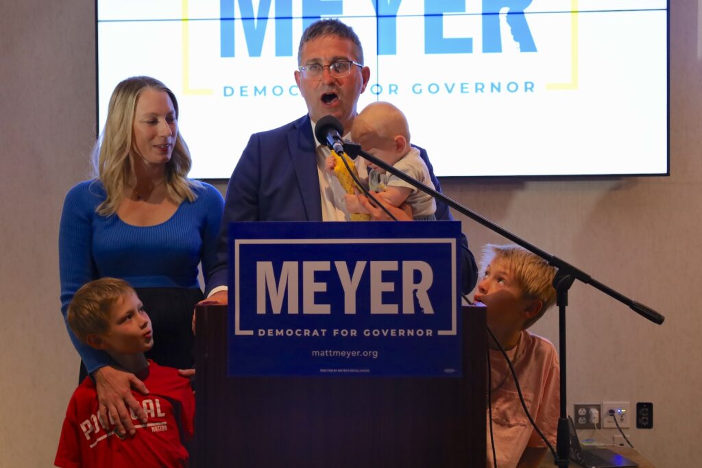 meyer-delaware-primary-j-perez-2024-09-10-4 Matt Meyer speaking at a podium standing with his family