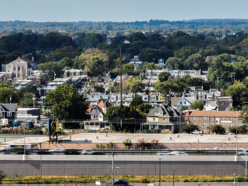 Homes adjacent to Interstate 95 in Philadelphia. (Kimberly Paynter/WHYY) Homes adjacent to Interstate 95