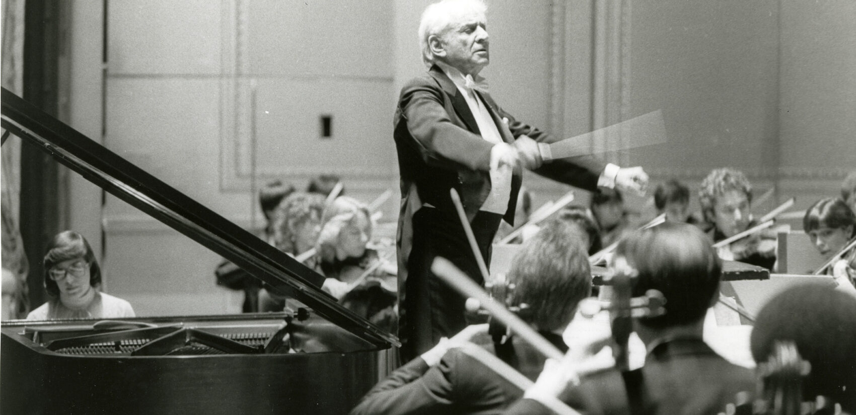 Leonard Bernstein conducts the Curtis Symphony Orchesta