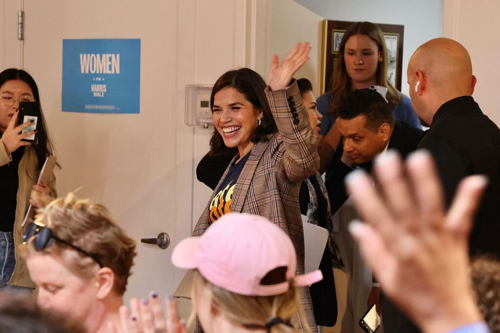 america-ferrera-e-lee-2024-10-08-1 America Ferrera waving as she enters the room