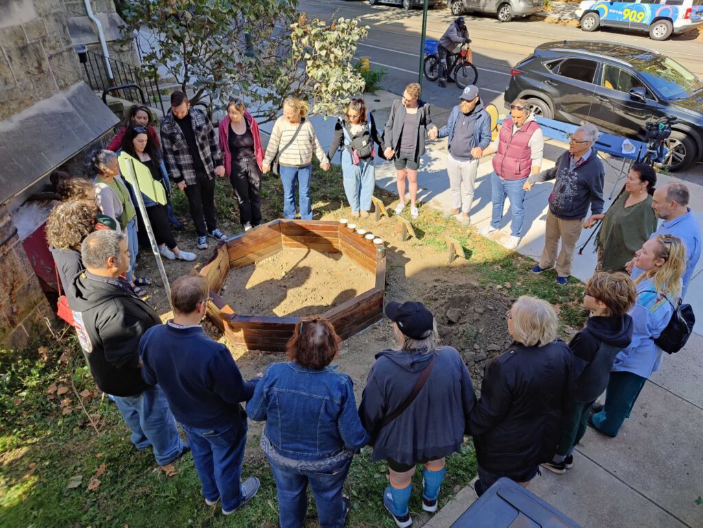 curio-theatre-raised-bed-3 a circle of people around the raised bed