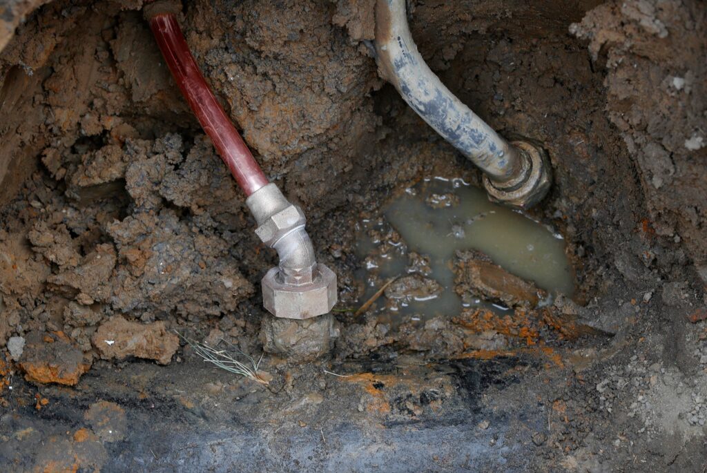 lead-pipe-flint-michigan A copper water supply line and a lead pipe in the dirt