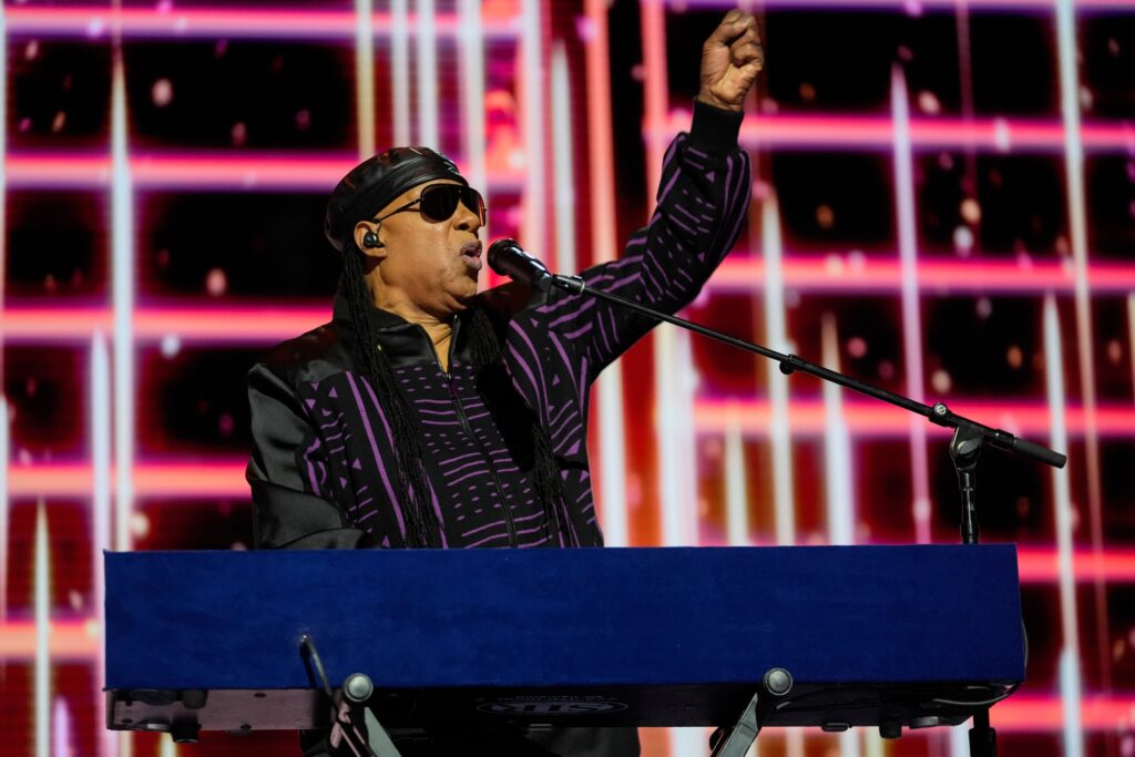 stevie-wonder-2024-08-21 Stevie Wonder performs