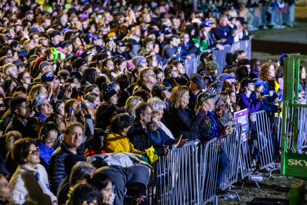 11 04 2024 k paynter kamala harris election eve rally-6 the crowd