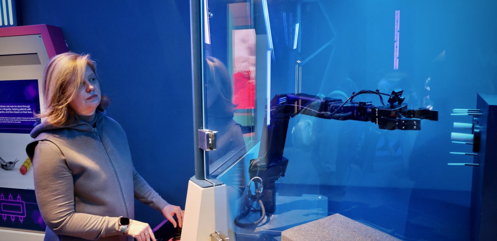 Abby Bysshe and a robotic arm