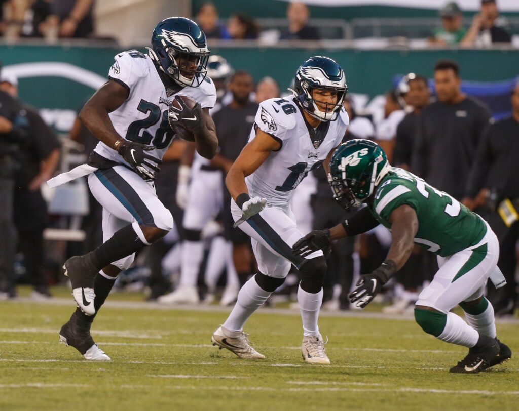 Wendell-Smallwood-2019 Wendell Smallwood running