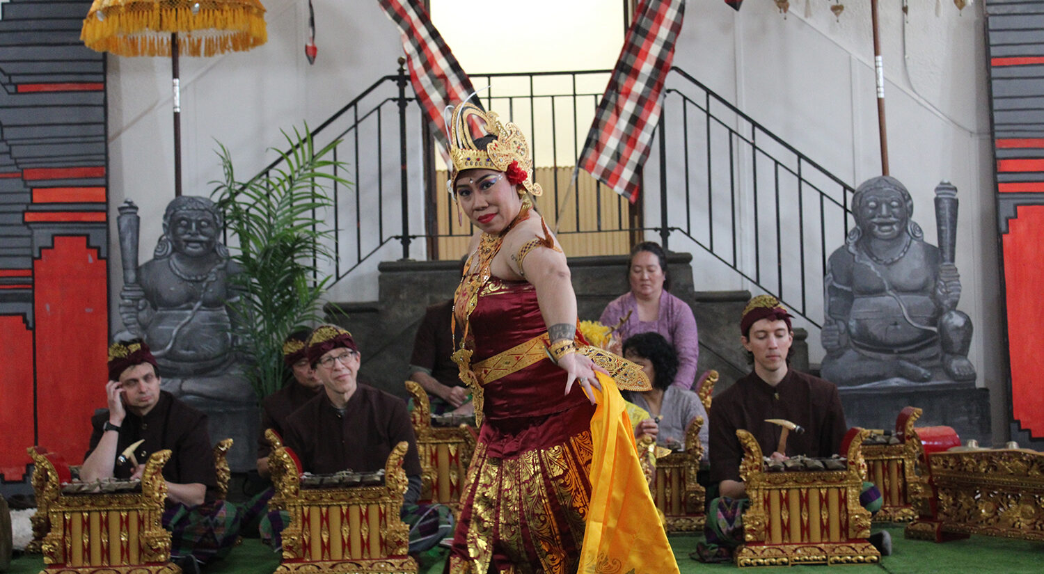 Sinta Penyami Storms performing