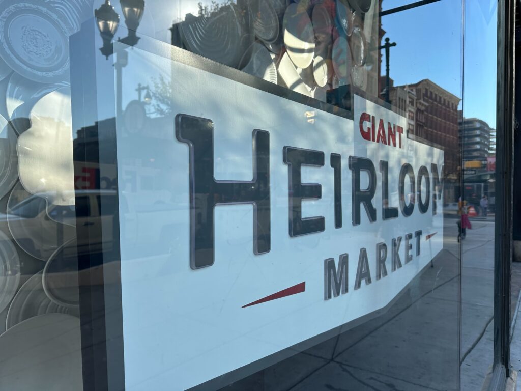 giant-market-east-philadelphia-3 an indoor sign reads GIANT HEIRLOOM MARKET