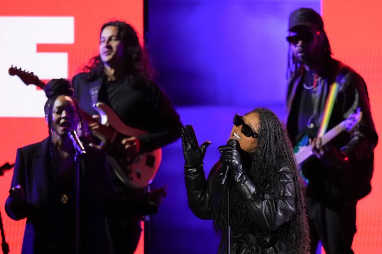 Jazmine Sullivan performs with others onstage