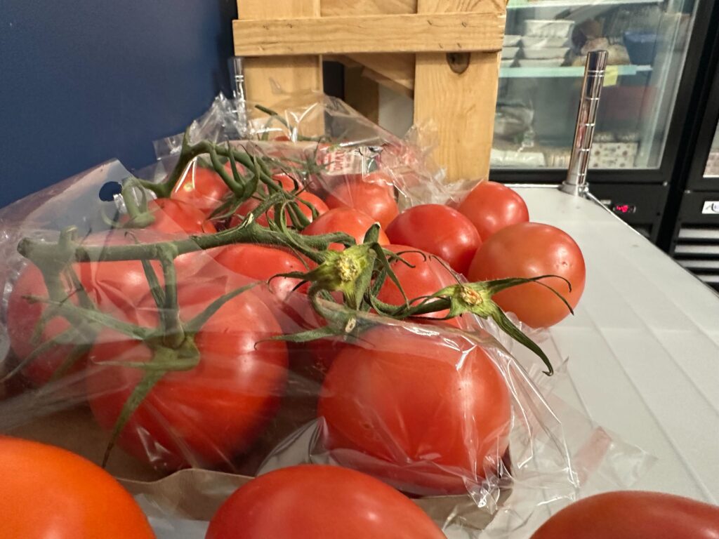 kensington-food-pantry-k-mosbrucker-2024-11-27-4 A bunch of tomatoes sitting on the counter