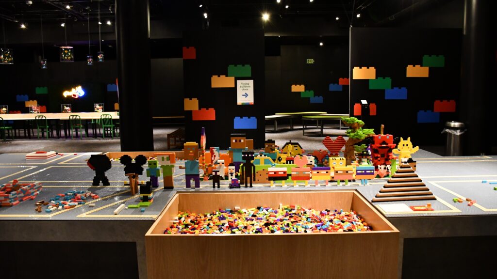 legos-franklin-institute-2024-16 a play space with LEGOS