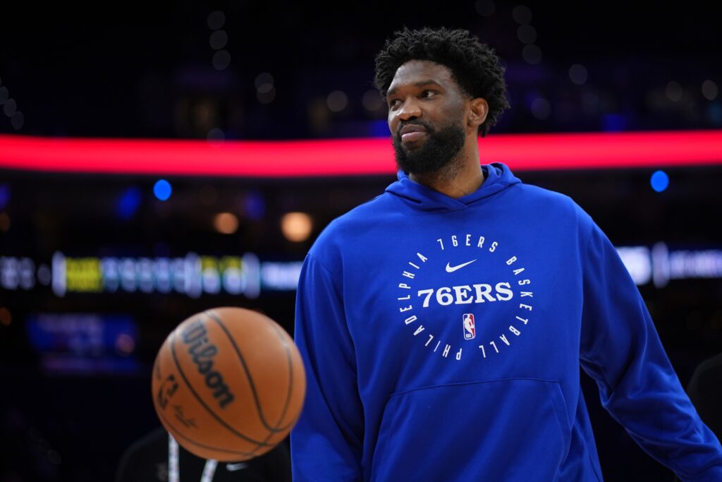 Joel-embiid-2024-11-24 Joel Embiid dribbling