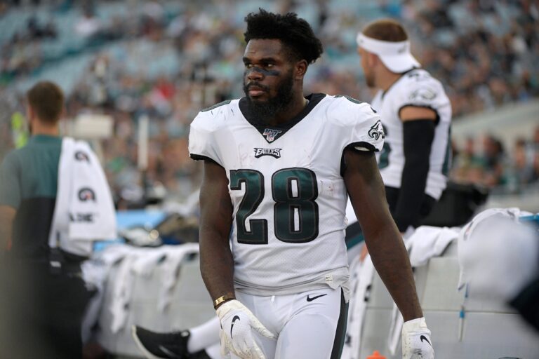 Wendell Smallwood walking