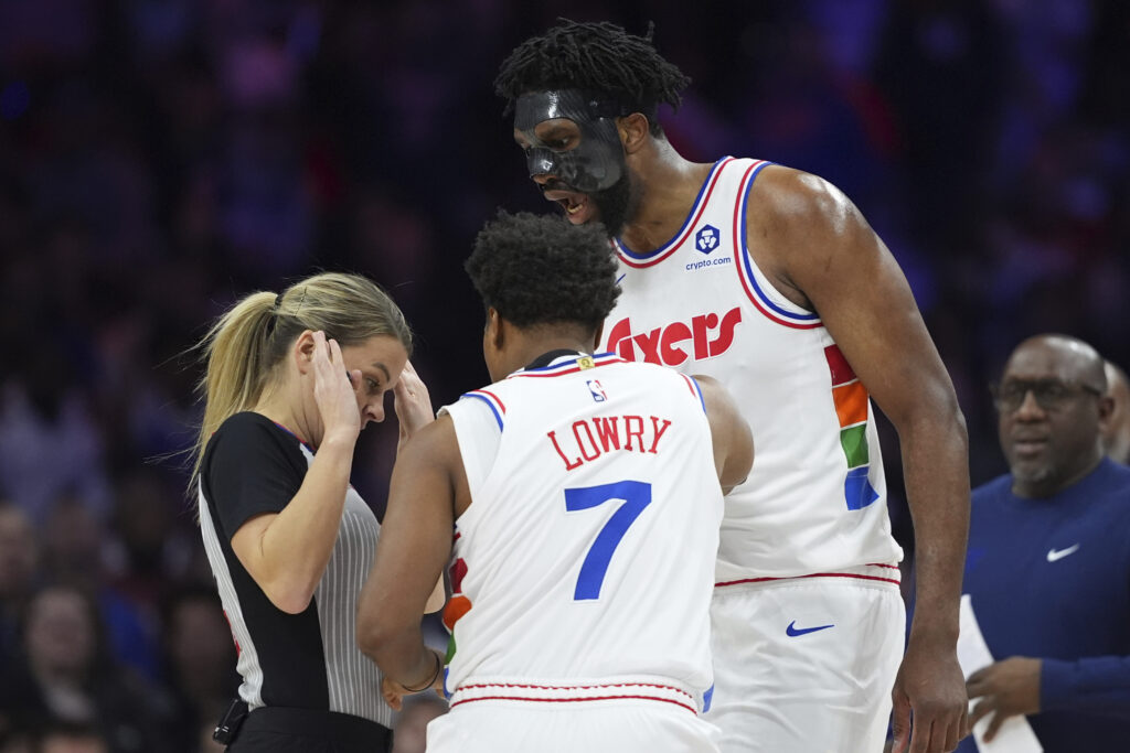 Spurs 76ers Basketball Joel Embiid arguing with a ref