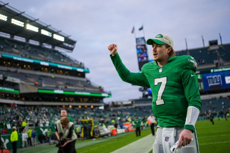 Kenny Pickett raises a fist