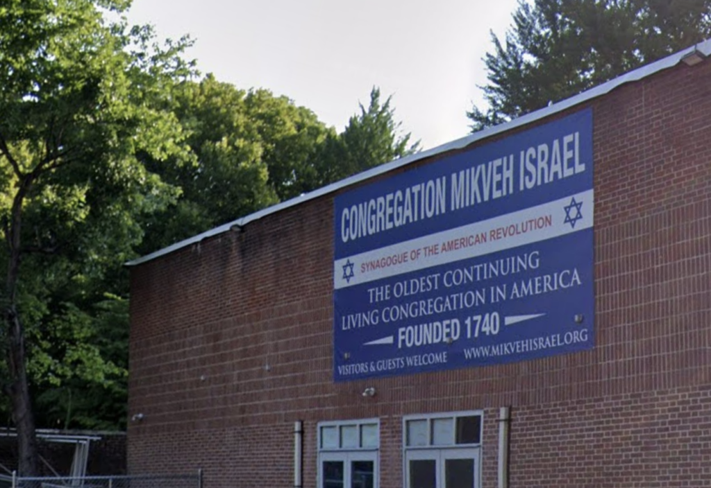mikhev-isreal-synagogue a sign on the building for Mikveh Israel