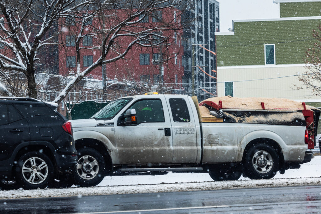 01 06 2025 k paynter snow january 6 2025-16 a truck drives in a snowy street