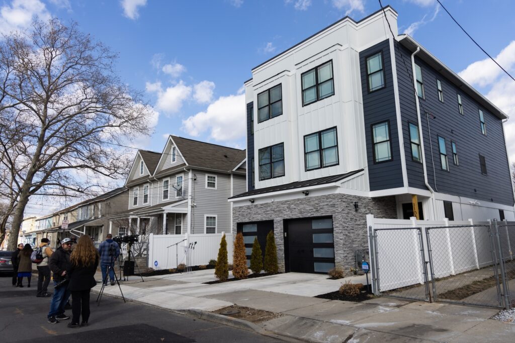 01 29 2025 k paynter camden housing prices rise-5 new home on a residential street