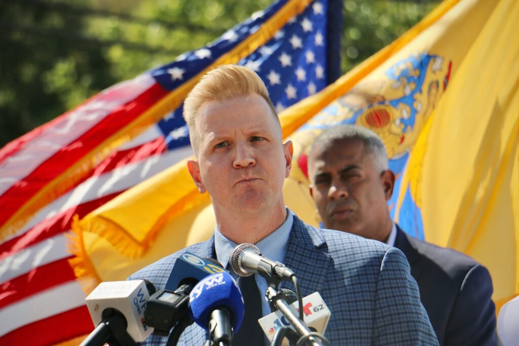2022-09-26-e-lee-shawn-latourette-camden-nj-7th-and-chestnut-illegal-dump-site-file Shawn M. LaTourette speaks into microphones