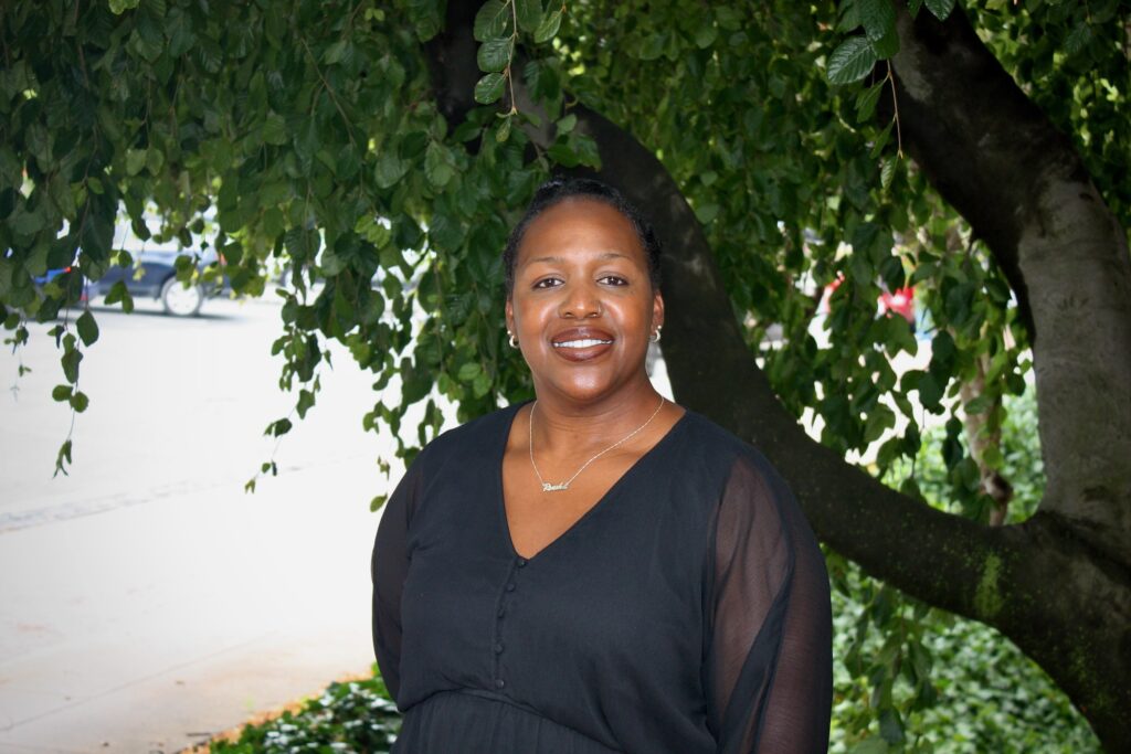 Ronsha Dickerson posing for a photo outside underneath a tree