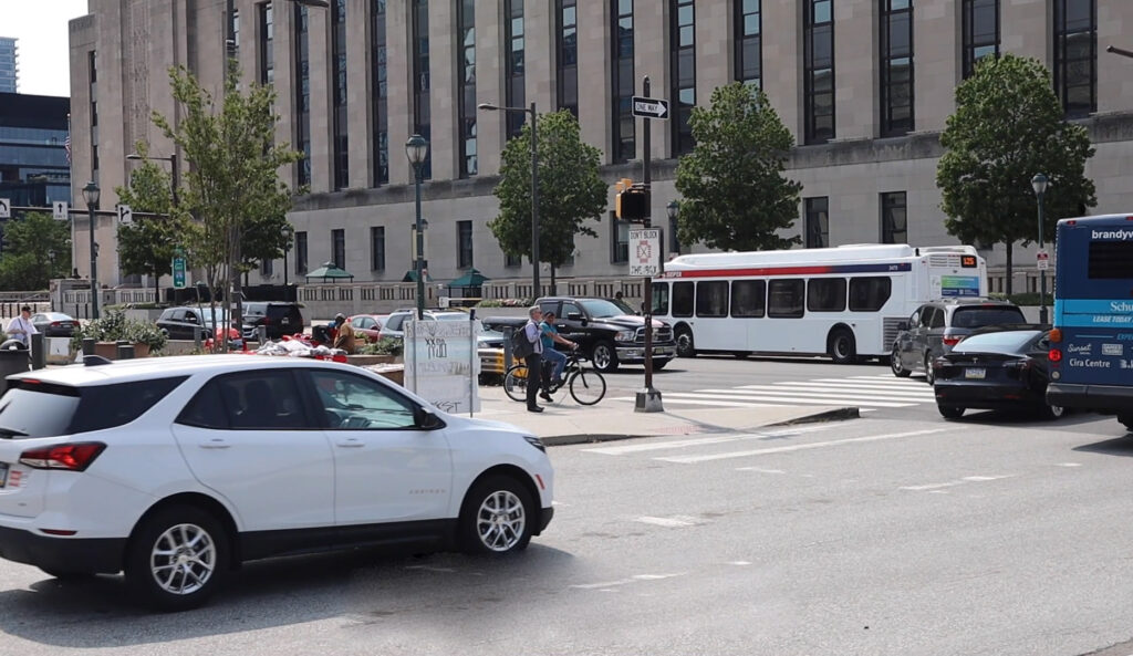 30thstreetstation-traffic-3 Busy intersection