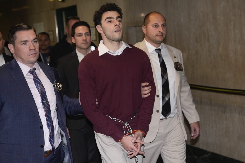 APTOPIX UnitedHealthcare CEO Killed Luigi Mangione being walked into the courtroom by polie