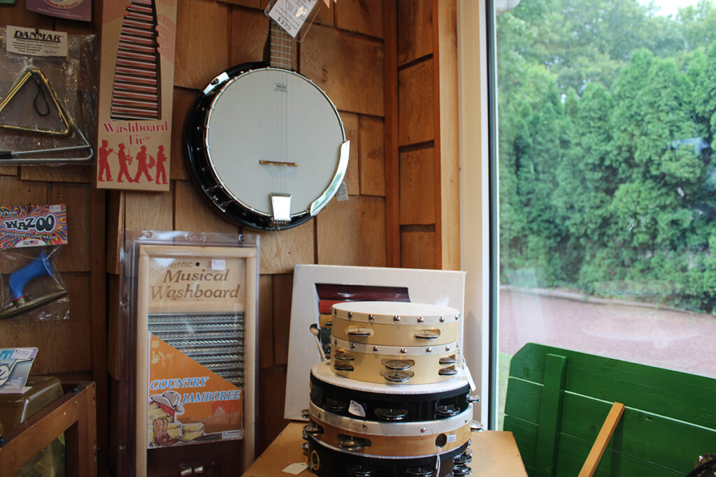 bucks-county-folk-music-shop-instruments-en-17-010325.jpg Instruments at Bucks County Folk Music Shop