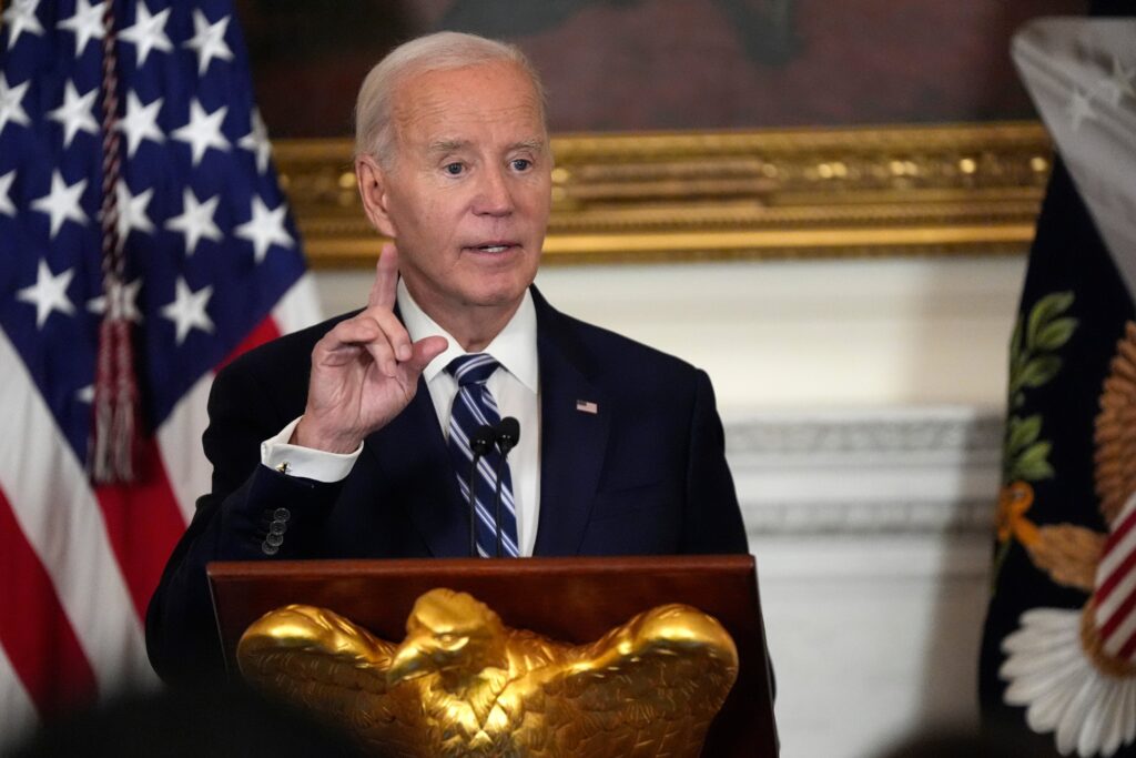 joe-biden-2024-01-05 Joe Biden holds up a finger