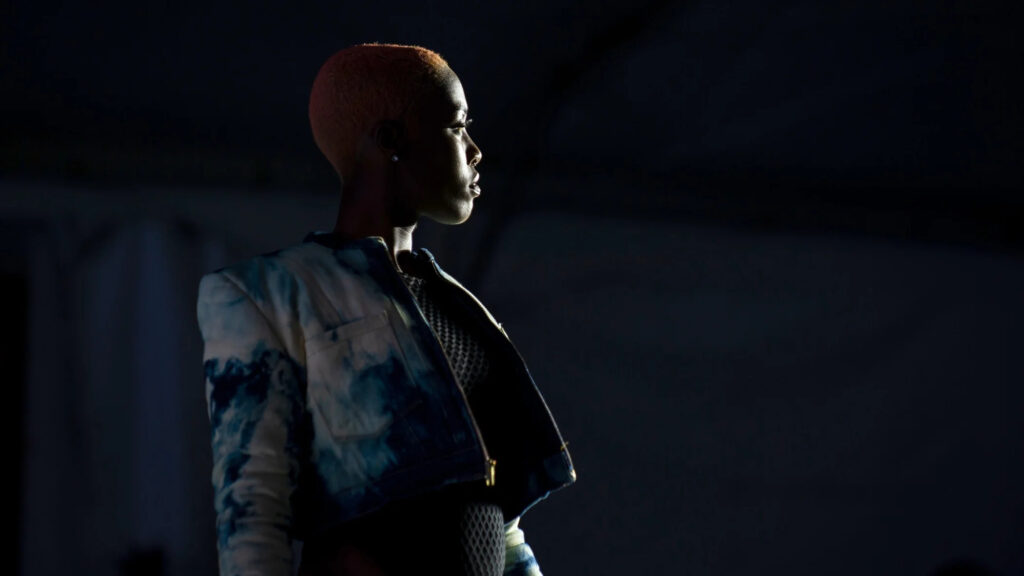 20180928_WHYY_Philly-Fashion-Week_D4_036x-file a model poses