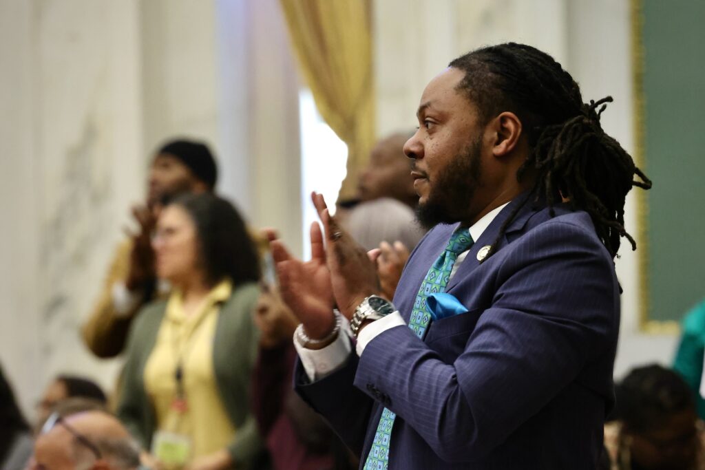 2025 01 23-e lee-jeffery young-philadelphia city hall council chambers clapping Jeffery Young Jr. claps
