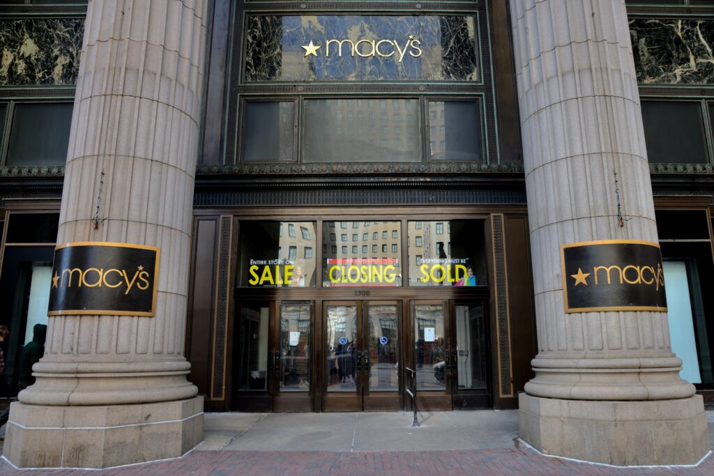 2025 01 30-e lee-philadelphia market east-macys outside the Center City Macy's
