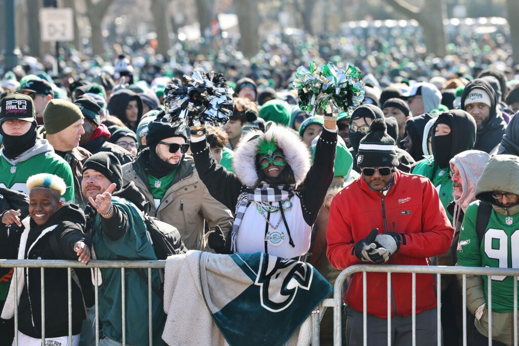 eagles-parade-e-lee-2025-02-14-112 Eagles fans waiting in the crowd for the parade to come to the Art Museum