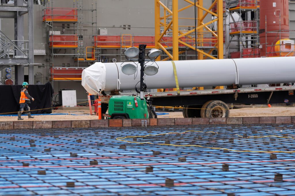 natural-gas-plant-texas-2025 The foundation for a warehouse and a worker