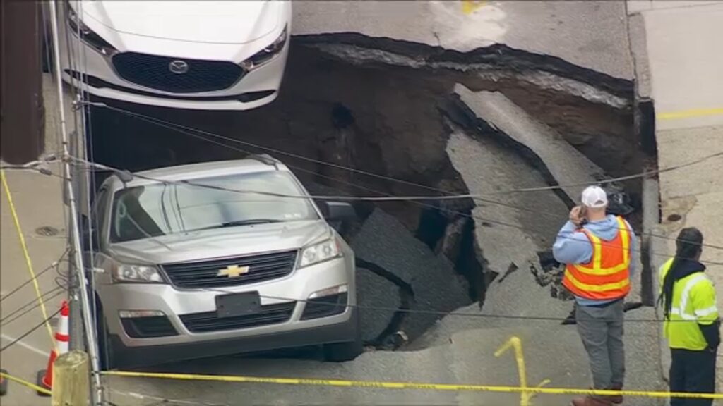 port-richmond-sinkhole-cars-6abc-2025-02-25-1 2 cars falling into a sinkhole