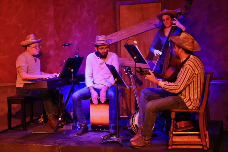 Jeffrey Barg (right, on guitar)