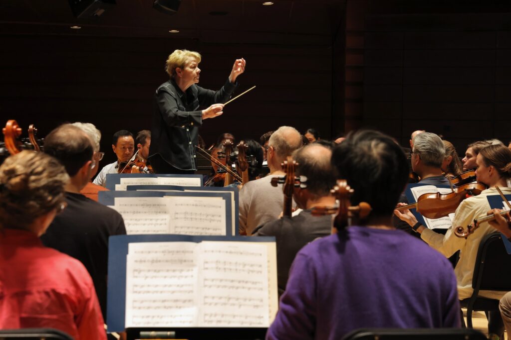2025 03 12-e lee-marin alsop-philadelphia kimmel center-philadelphia orchestra picaflor world premiere conduct Conductor Marin Alsop leads the Philadelphia Orchestra