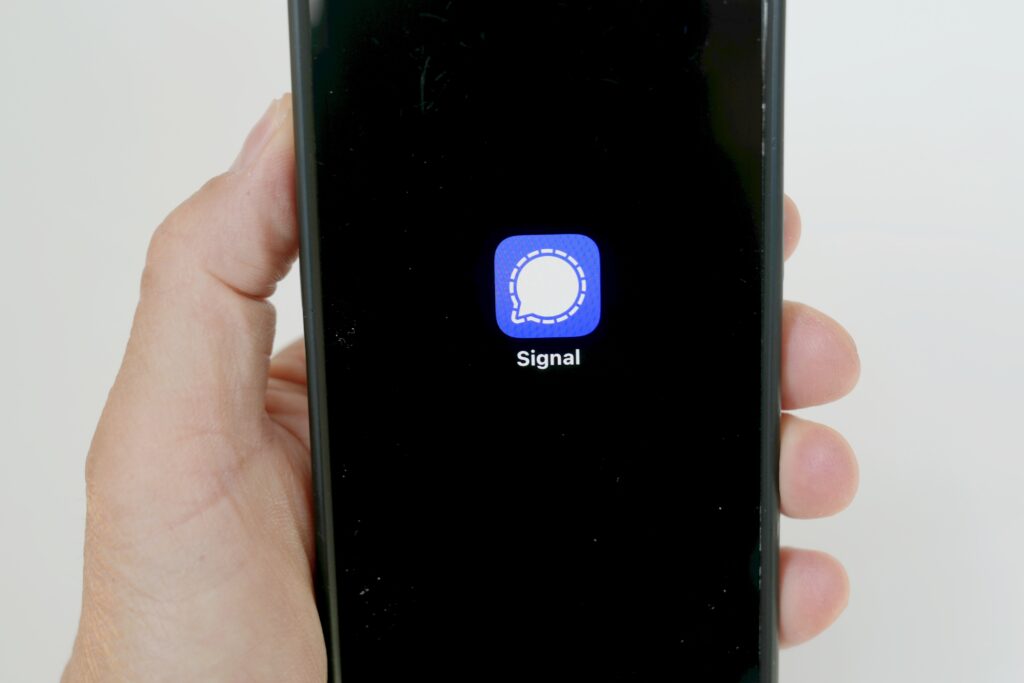 signal-app-file the Signal app on a phone