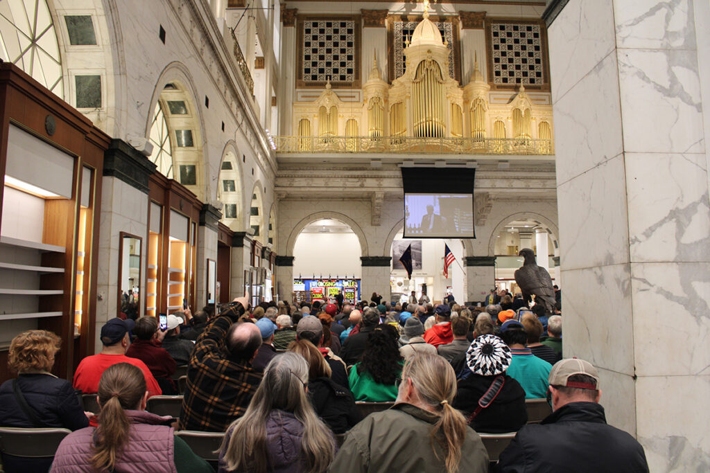 wanamaker-organ-3 A large crowd is gathered to listen to an organ concert in Philadelphia