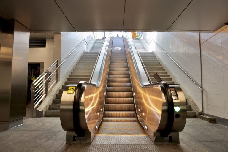 Escalator going up to the ground floor