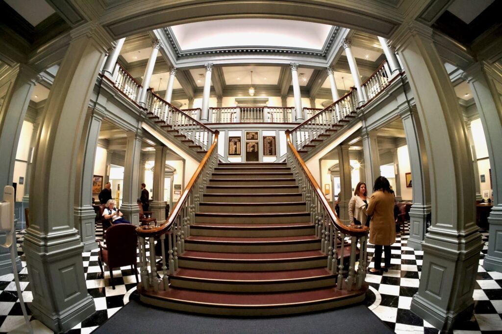 2025 04 10-e lee-dover del legislative hall interior fisheye stairs inside Legislative Hall
