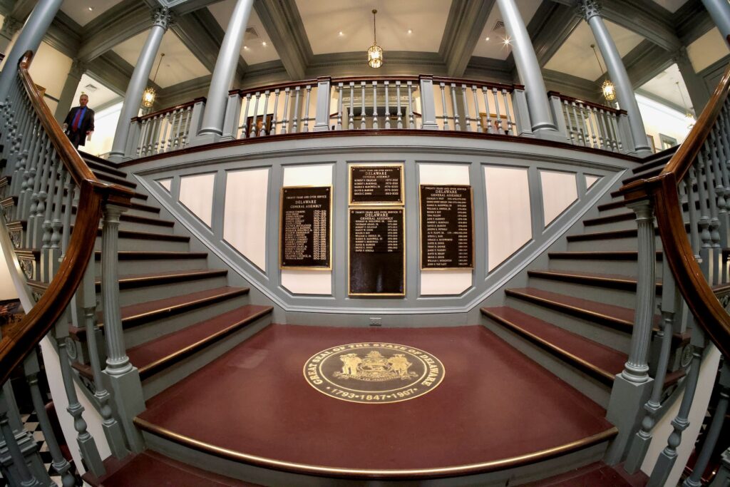 2025 04 10-e lee-dover del legislative hall interior seal the seal inside Legislative Hall